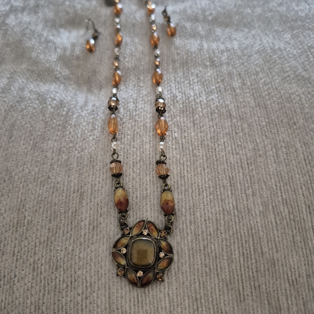 Elegant Vintage Amber/Brown Beaded Necklace